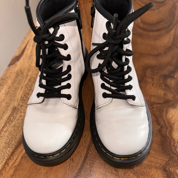 Girls size 12 white Dr. Marten - Picture 3 of 3